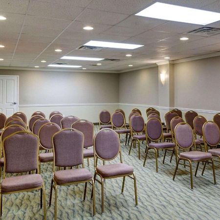 Clarion Inn & Suites Conference Center Ковингтън Екстериор снимка