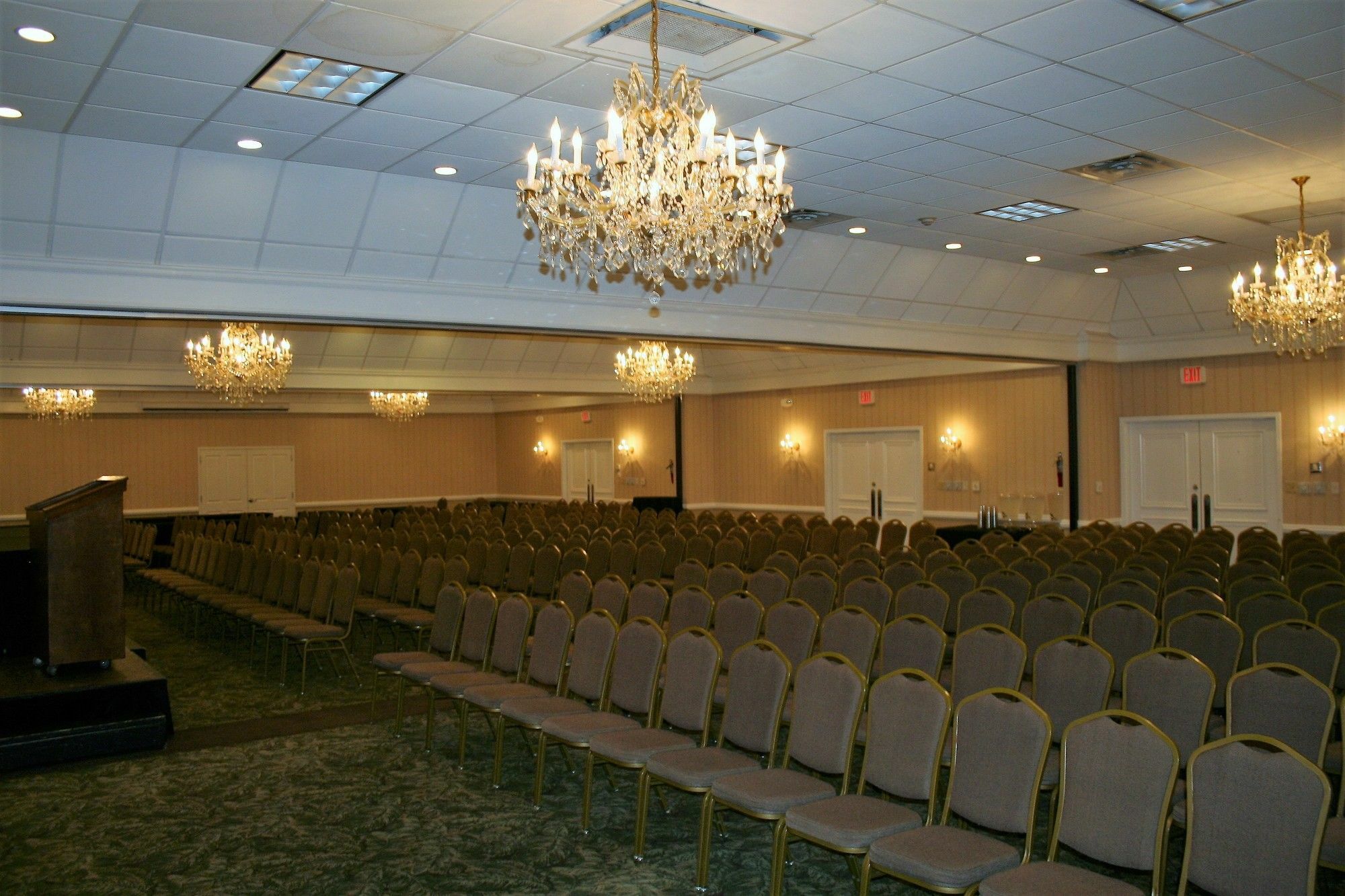Clarion Inn & Suites Conference Center Ковингтън Екстериор снимка
